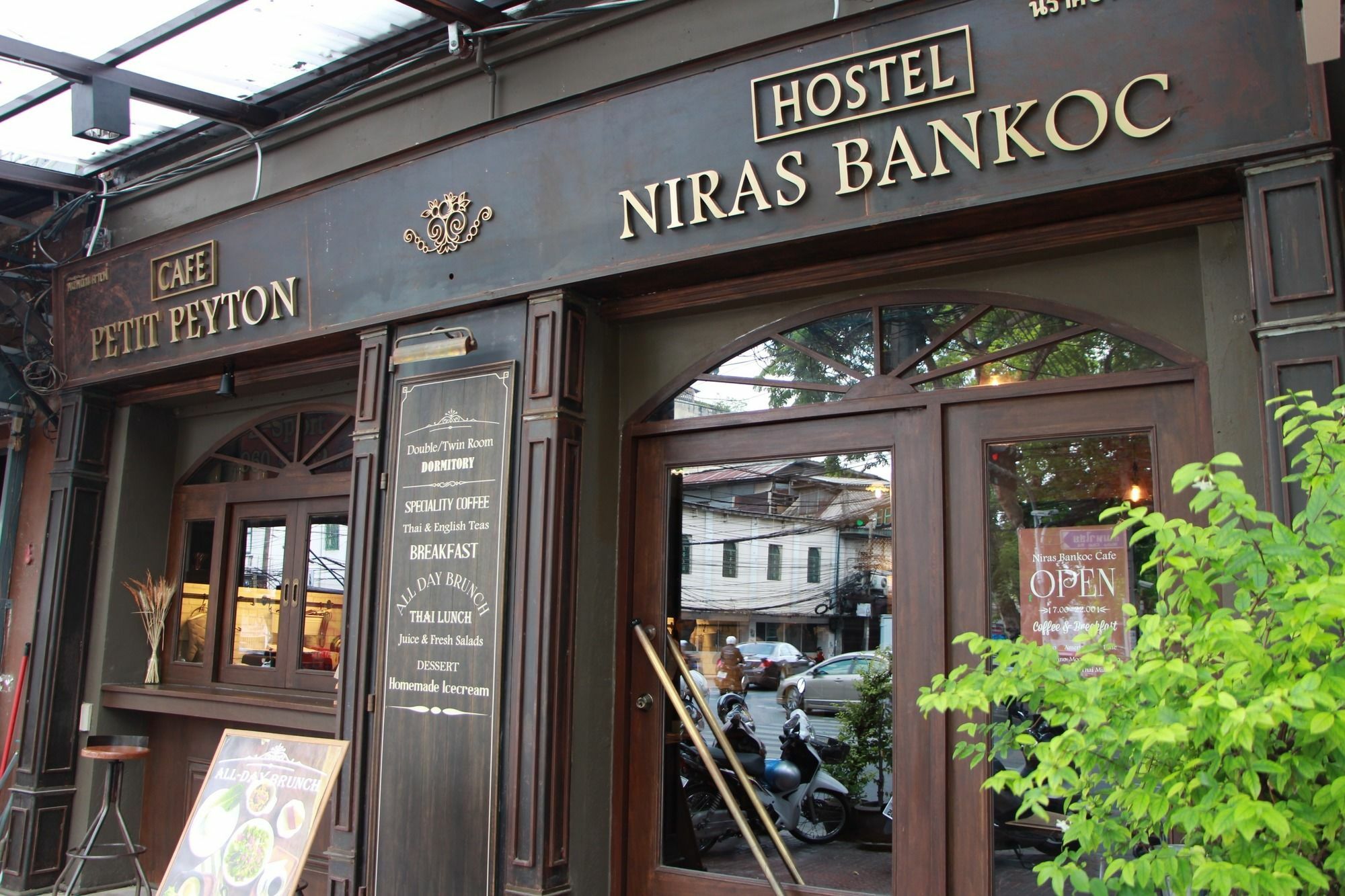 Niras Bankoc Hostel Bangkok Exteriör bild