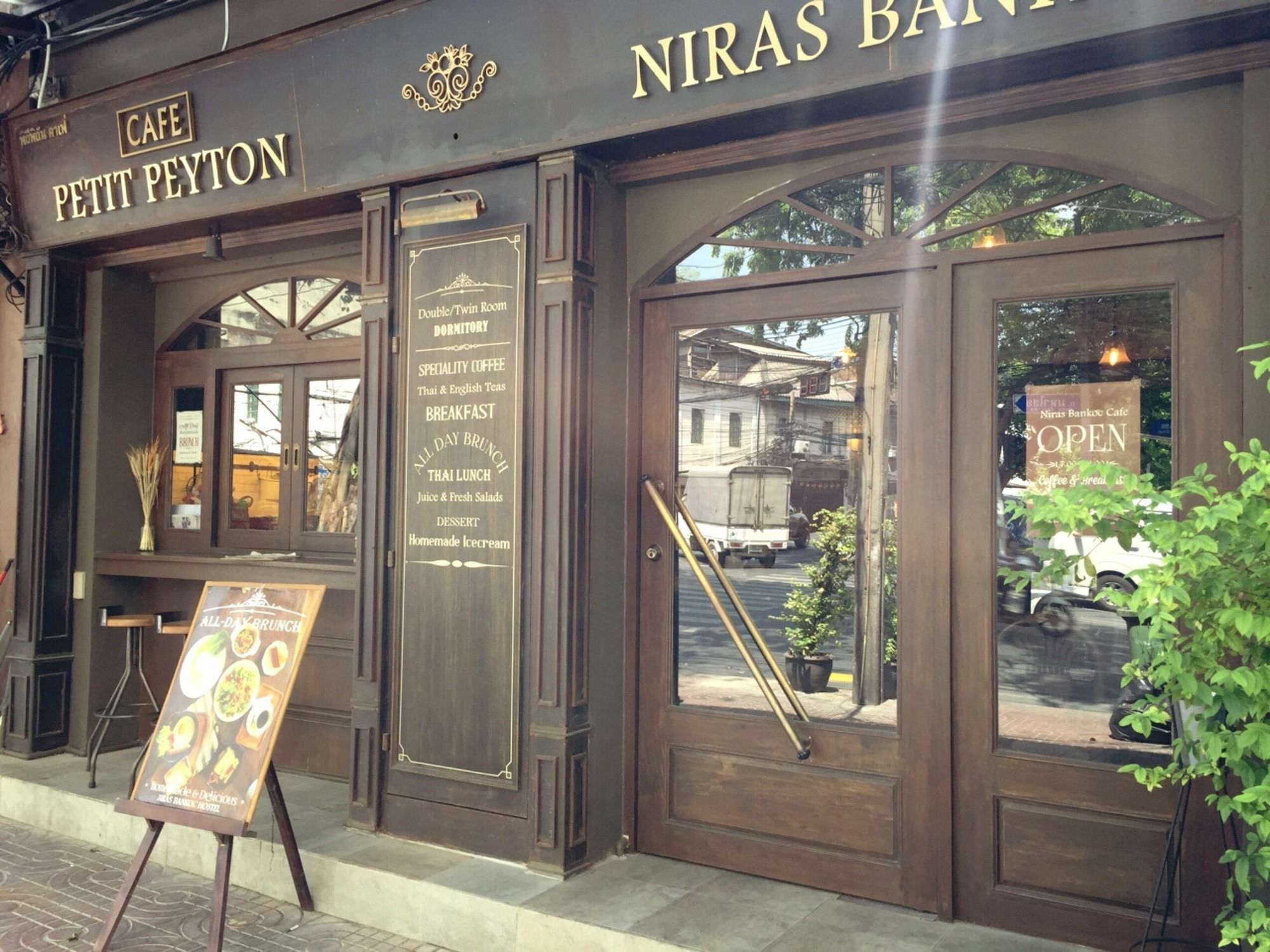 Niras Bankoc Hostel Bangkok Exteriör bild